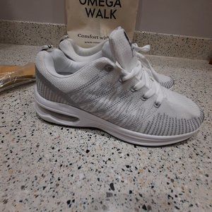 NWOB Omega Walk Arch Support Casual Shoes For Women Size 9/40 Fit Like A Size 8